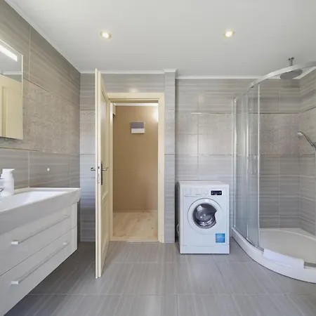 Premium With Balcony In דירה *